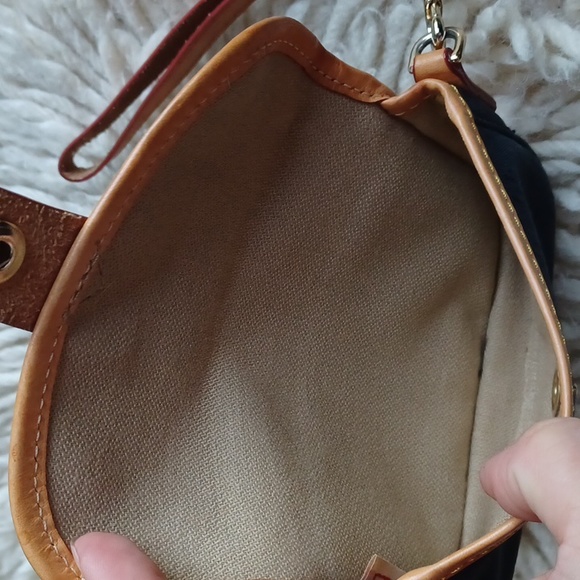 Dooney and Bourke wristlet - Picture 8 of 14